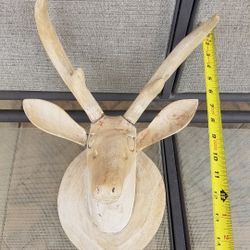DEER WOOD HEAD SCULPTURE GOOD CONDITION 