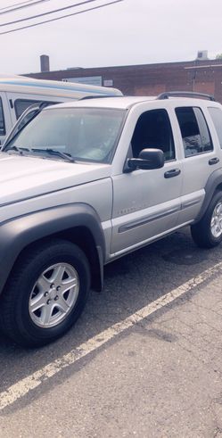 Jeep Liberty 2002 good condition. Just trading for bigger.