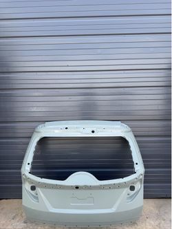 HYUNDAI TUCSON ORIGINAL (GAS)NEW REAR TAILGATE HATCH SOME DAMAGE FROM SHIPPING 2022-2026