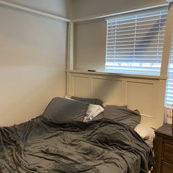 Bed/bed Frame 
