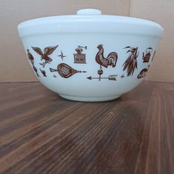 Vintage Pyrex 2 1/2 qt Bowl with Lid 
