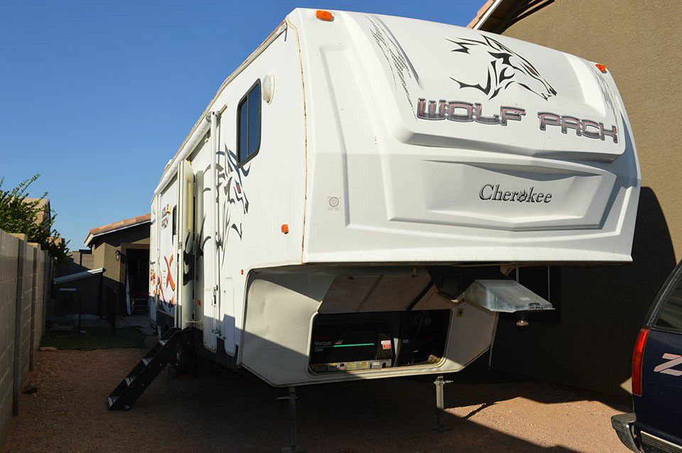 2008 Forest River Cherokee Wolf Pack 5th Wheel