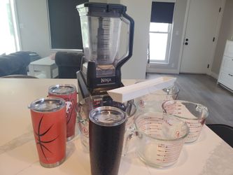Professional ninja blender used
4 measuring cups new never used 
3 stainless steel tumbler with lids new never used