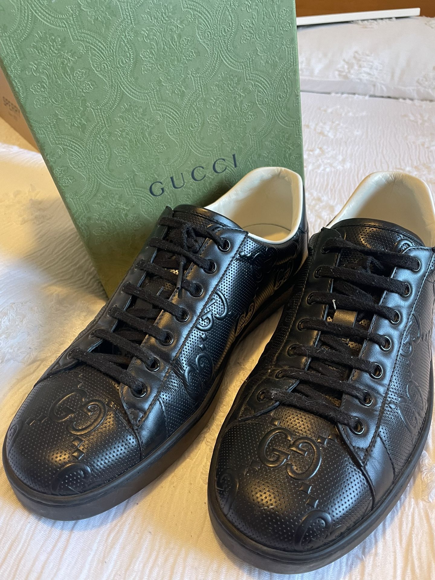 Men’s Original Gucci black sneakers Size 10.5