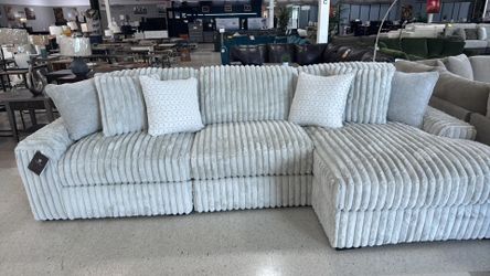Olivia 🎉 brand new/ modern/luxury 🌼 Living Room Sectional with Chaise