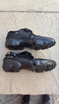New Nike air rift florette black silver shoes Women’s 7 10, Men’s 5.5 8.5, Youth 5.5y