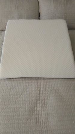 Kolbs Bed Wedge Pillow – Memory Foam Top, Washable Cover
Price: $29