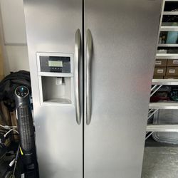 Gently Used Frigidaire Side by Side - 26.0 Cu. Ft Refrigerator