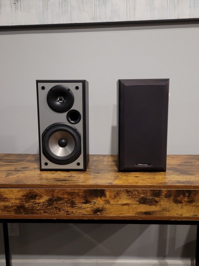 Pioneer Bookshelf Speakers