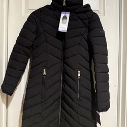 Brand New Women’s DKNY Hooded Puff Jacket Size XS