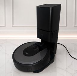 Roomba Robot i8 vacuum cleaner