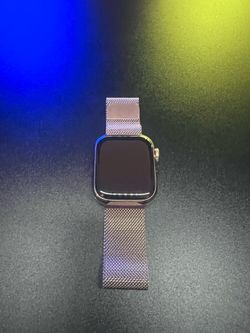 Apple Watch Series 8 GPS + Cellular 41mm Gold Stainless Steel Case with Gold Milanese Loop