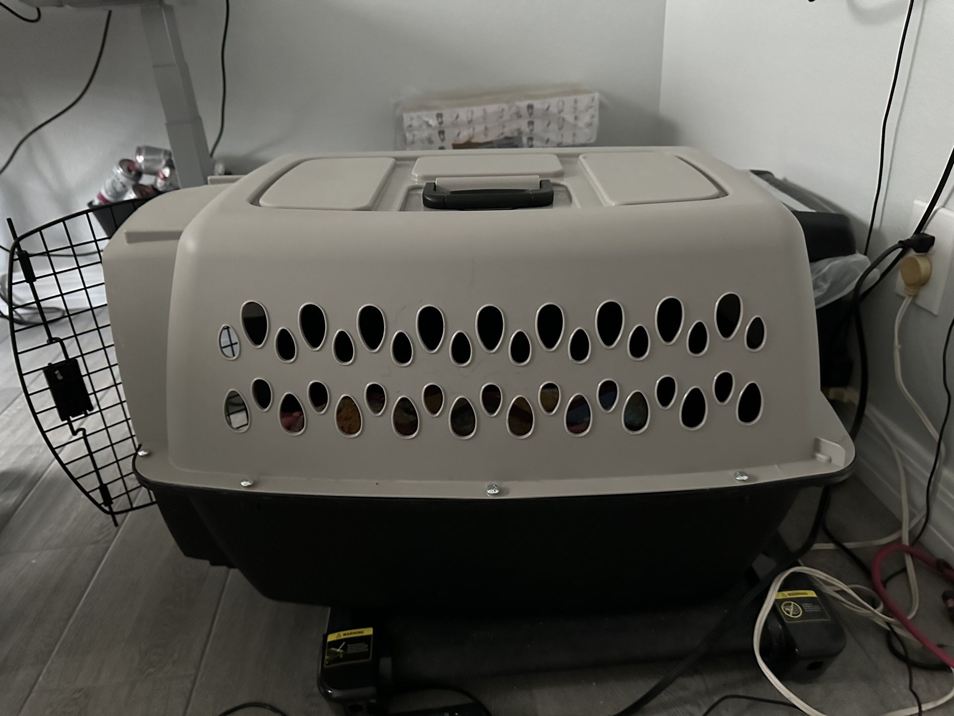 Small/Medium Dog Crate/kennel 