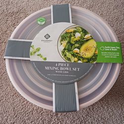 4 Piece Mixing Bowl Set & Food Storage  (BPA Free) - Brand New!