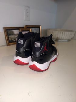Air Jordan 11 Retro "Bred" size 7 women’s 5.5y