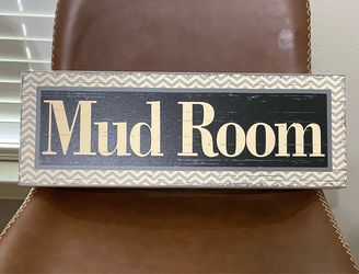 ‘Mud Room’ Sign and Floral Print