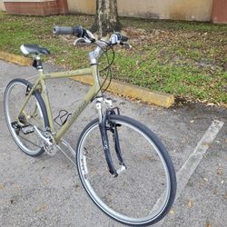 Novara hybrid bike 700c.