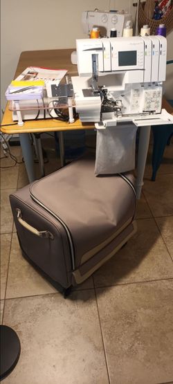 S25 Husqvarna Viking Serger/combo