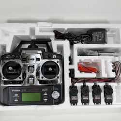 Futaba 7C 2.4GHz FASST Airplane Radio System with 4-S3152 Servos ~ NO Receiver