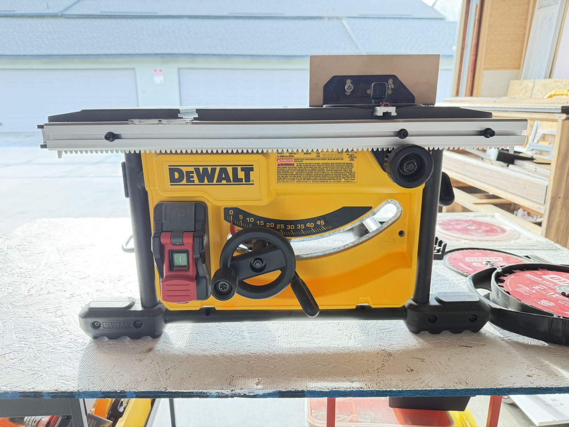 DeWALT Table Saw