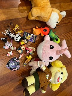Bundle 30$ or best offer Animal Crossing, Pop Mart, Sanrio, Carebear, Pokémon, and extras