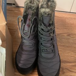 Women’s Columbia Winter Boots. Size 10.5