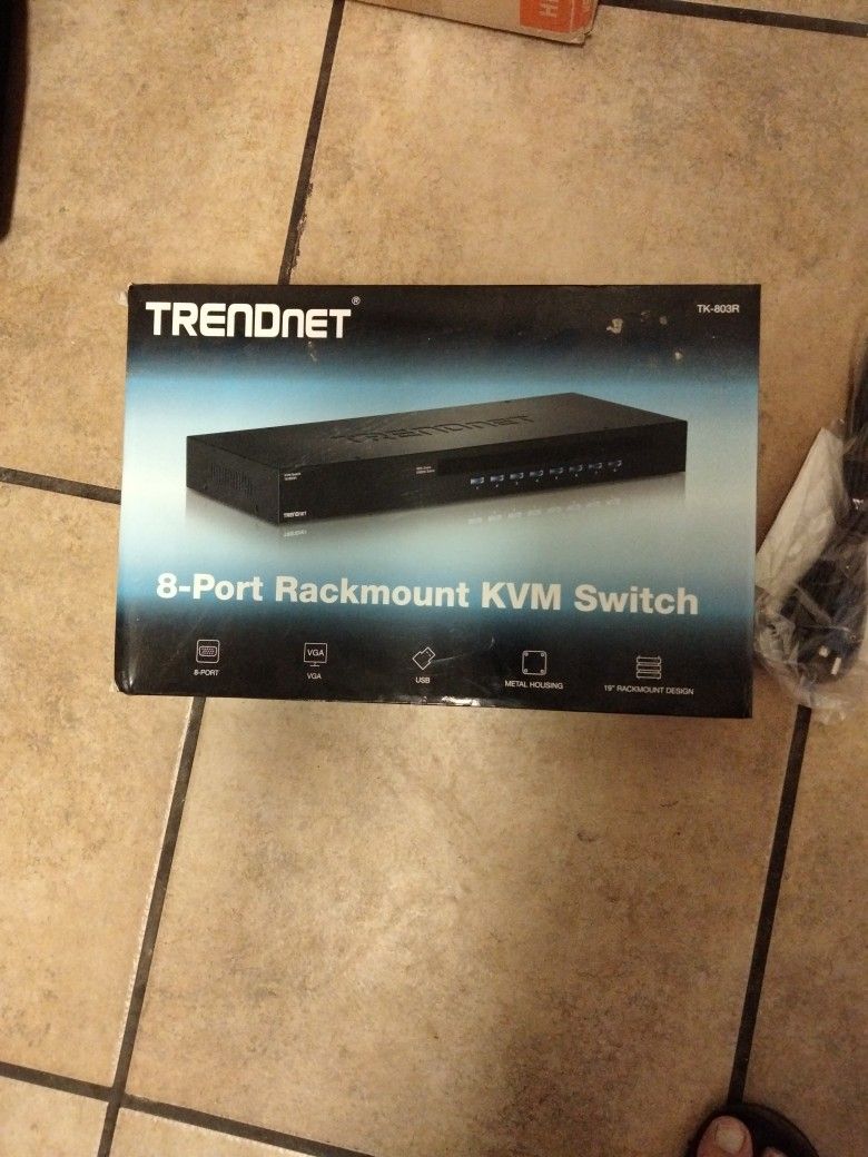 8port KVM switch.