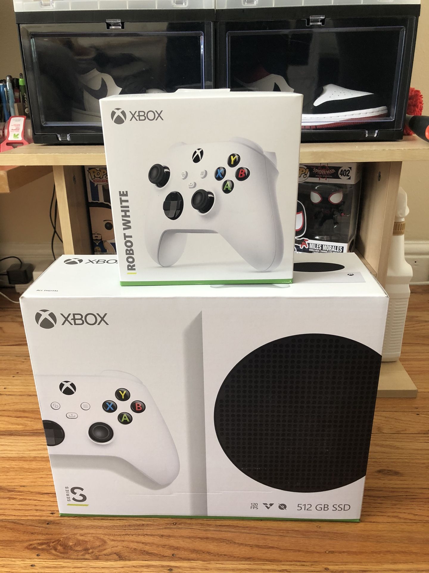 2020 New Xbox Series S 512GB SSD Console - White Xbox Console and Wireless  Controller with Two Xbox Robot White Wireless Controllers