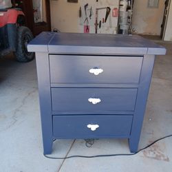2 Nightstands