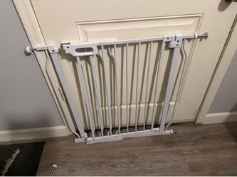 Child gate or pet gate