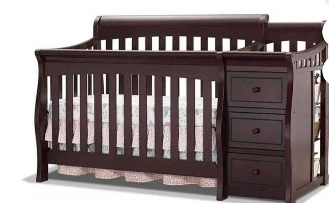 Baby Crib / Changing Table