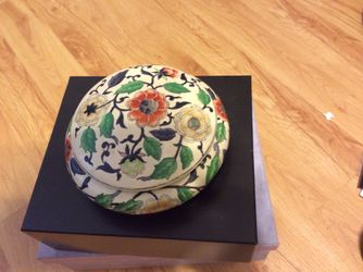 Vintage bowl with lid