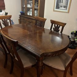 Dinning Room Table And 6 Chairs