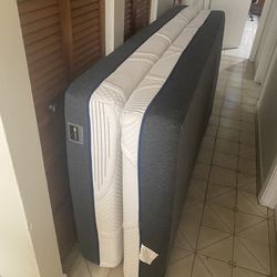 2 Twin  mattresses
