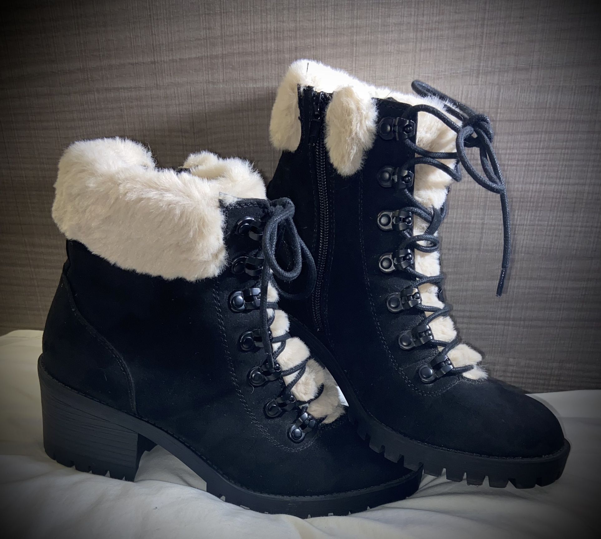 Womens 8 8M Madden Girl Faux Fur Black Lace Up Fashion Boots