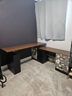 Rising corner desk