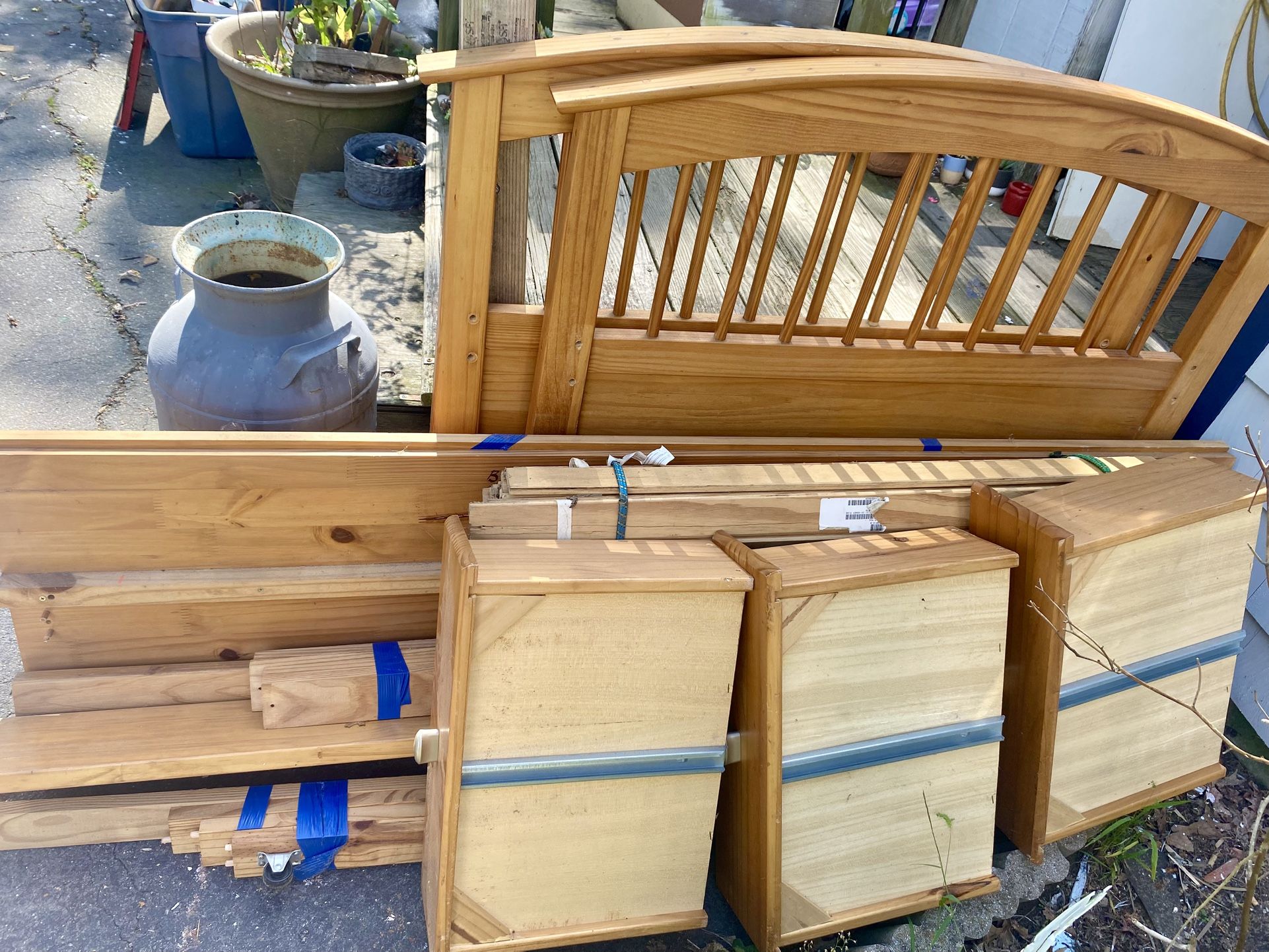Twin Trundle Bed W/ Drawers