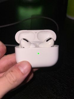 Apple AirPod Pros 1st Generation with Case