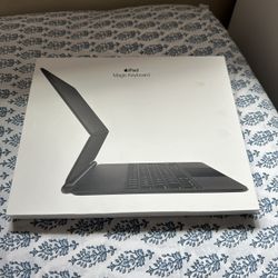 APPLE iPad Magic Keyboard With Mouse Track Pad