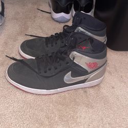 Jordan 1 Mids