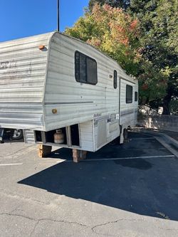 Road ranger 5th wheel trailer best offer by 10am tomorrow