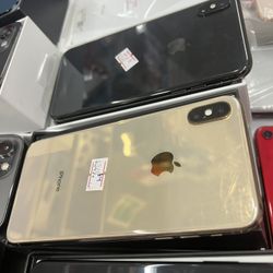 FACTORY UNLOCKED XS MAX  64 Gb 