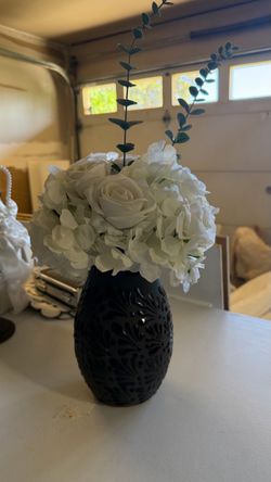 Black Ceramic Vase with Floral centerpieces