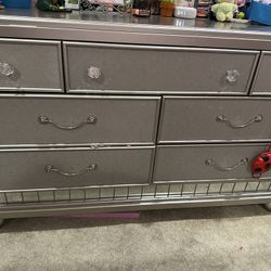 Twin Set Bundle Bed, Dresser Mirror And Nightstand 