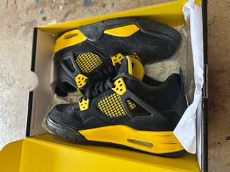 Air Jordan 4 Thunder Black Yellow Sneakers 6.5 youth