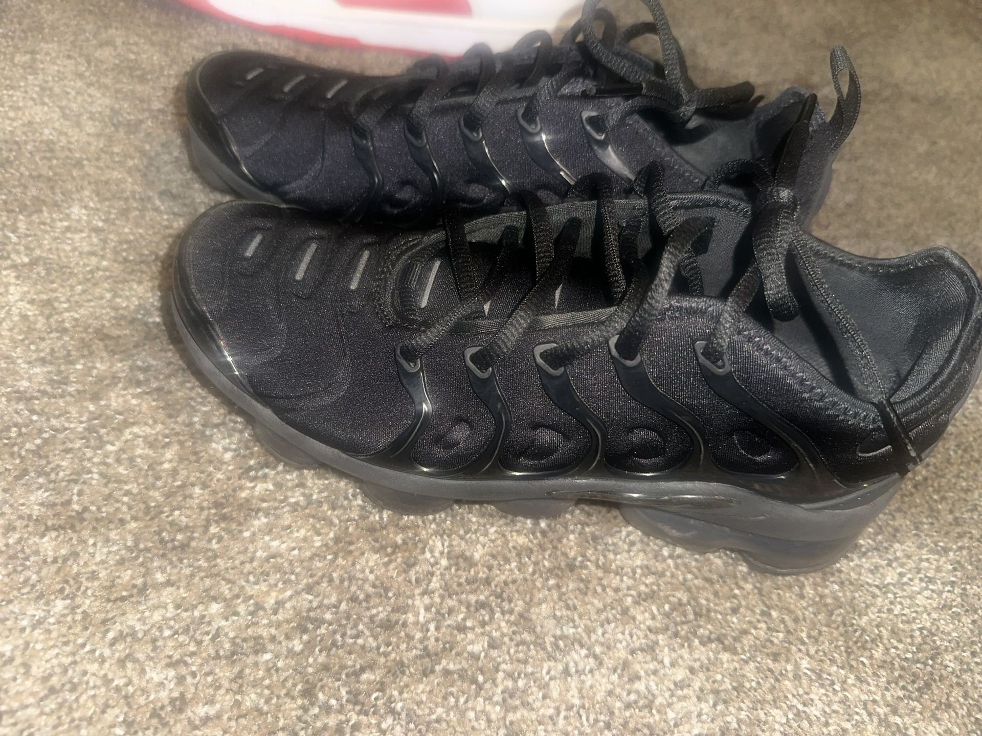 Woman’s Vapormax Size 8