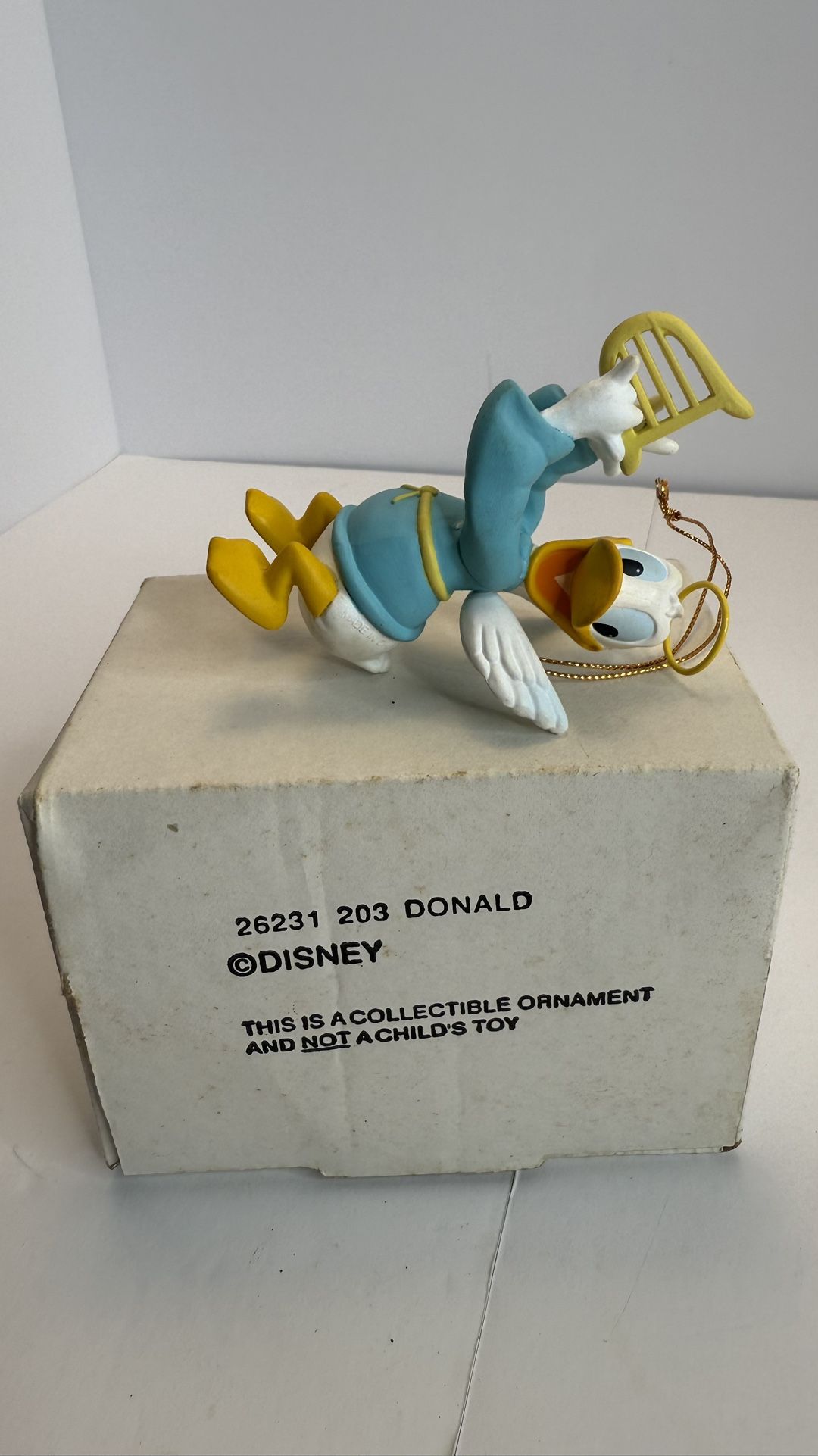 Beautiful Disney’s Mulan collectible ornament by Grolier (President’s Edition).  Comes with original box (some wear on corners).  Figure in excellent