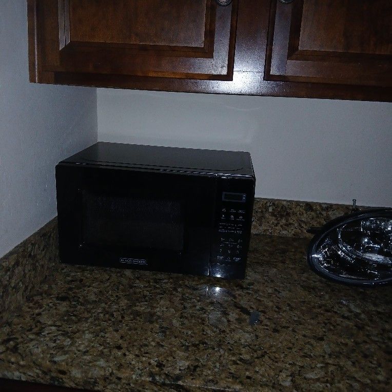 Used/ Microwave/ Size Small /In working Condition