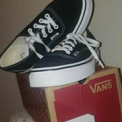 NEW IN BOX VANS BLACK WHITE AUTHENTIC SNEAKER TENNIS SHOE 7.5 WOMEN'S