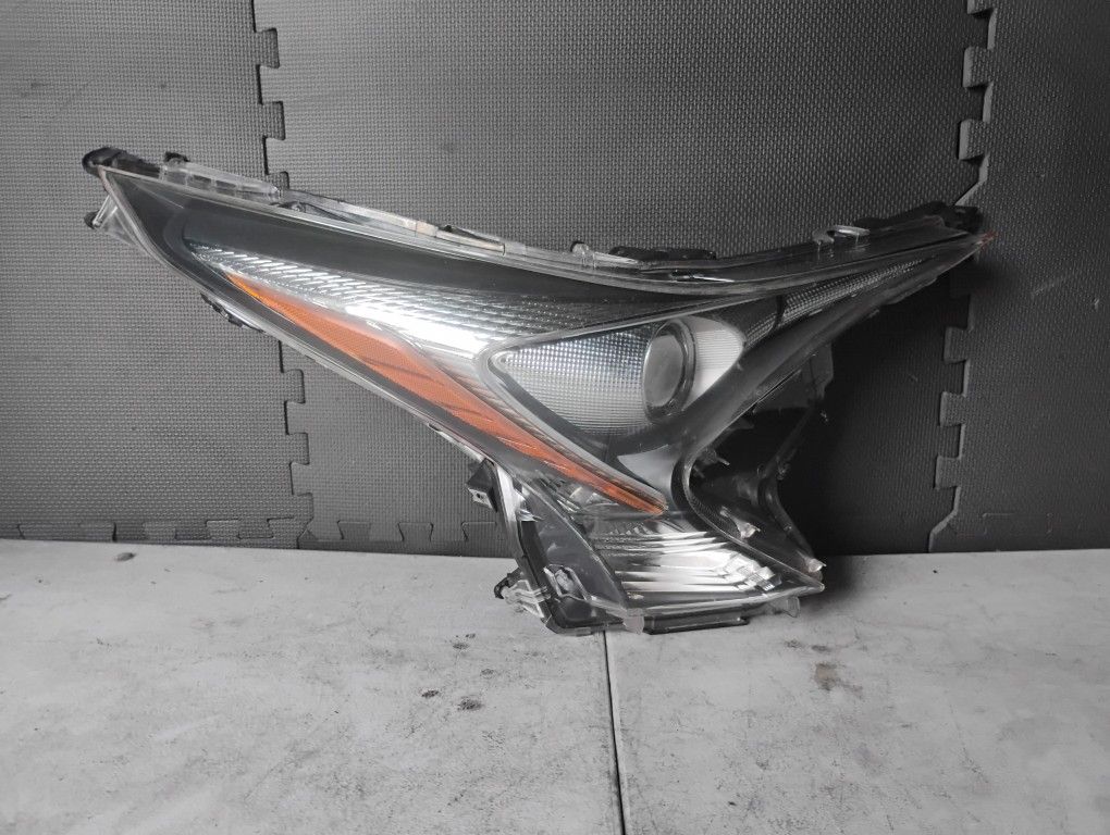 2016 2017 2018 Toyota Prius Right Passenger Side Headlight Oem